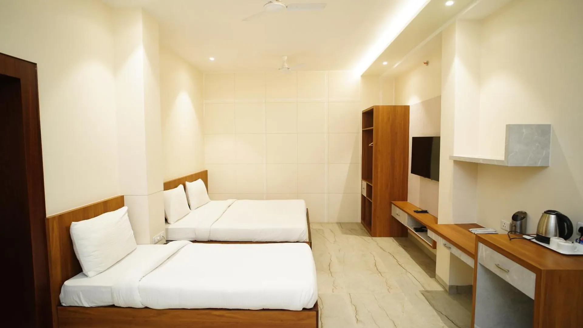 ***  Hotel City Grand Varanasi India